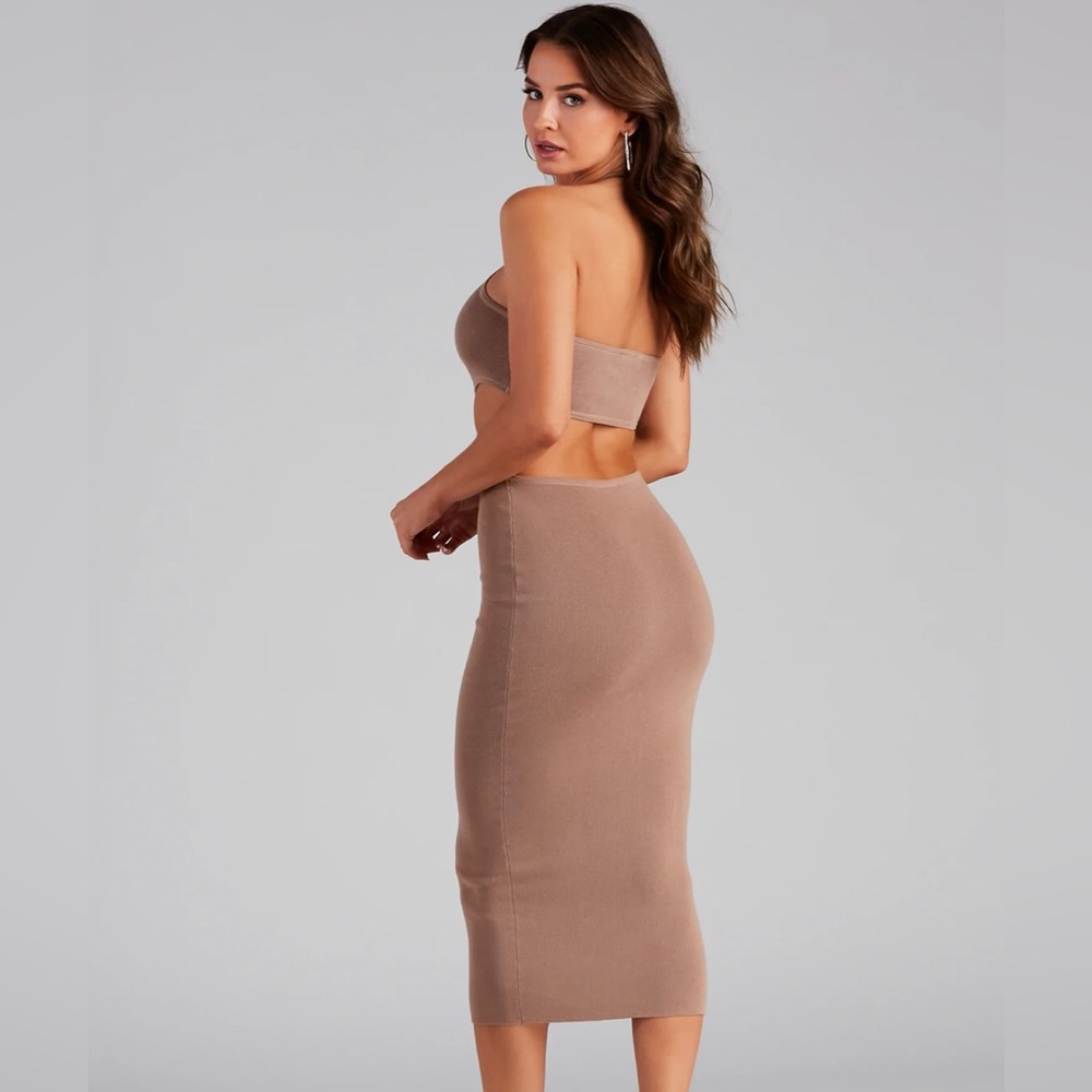 Halter Midi Dress- size large- NWT- $30 - Picture 4 of 8